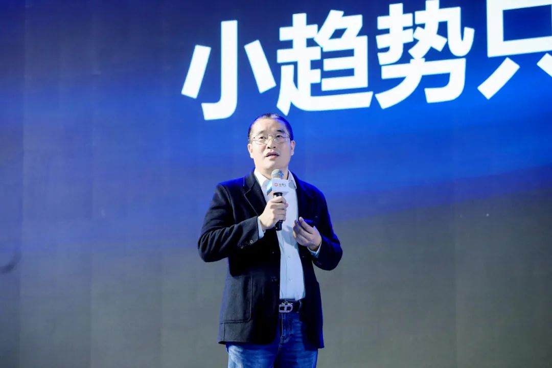 张健在水漆整家定制战略发布会上演讲