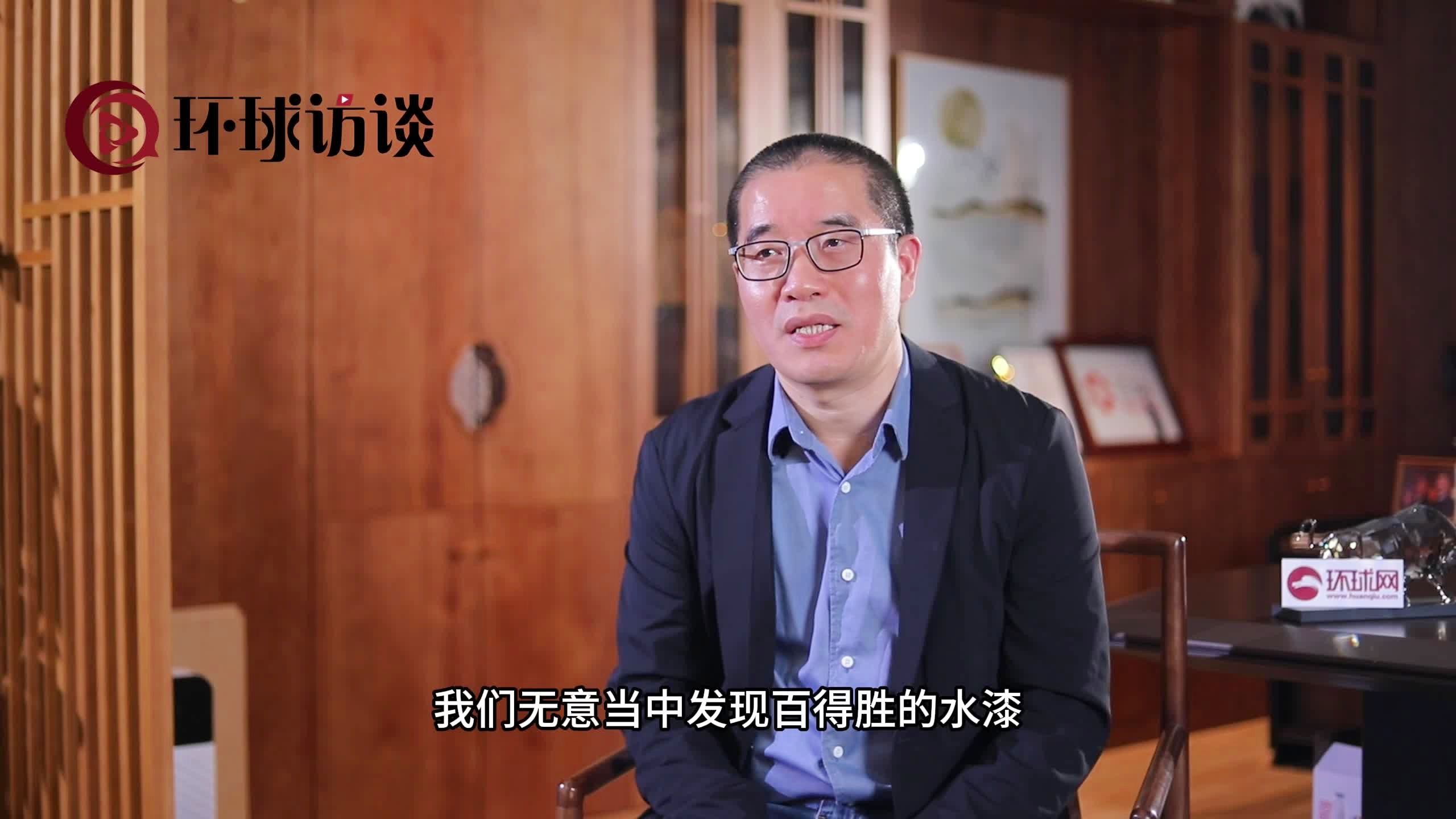 张健在环球访谈节目中介绍水漆木皮技术
